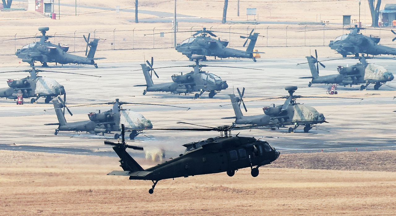 A UH-60 Black Hawk helicopter flies over Camp Humphreys in Pyeongtaek, Gyeonggi Province, on March 9, the start of the South Korea-US Freedom Shield exercise. (Yonhap)