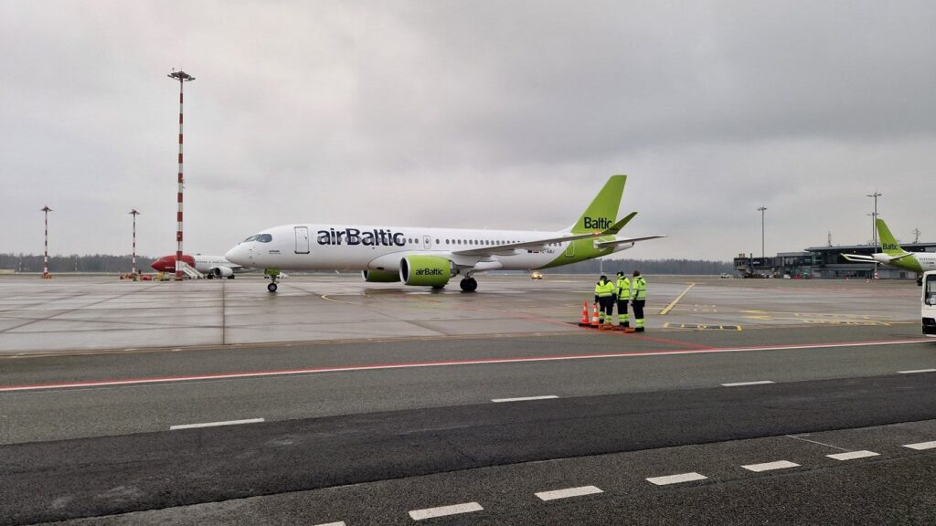 First two repatriation flights from Dubai arrive in Rīga / Article First two repatriation flights from Dubai arrive in Rīga / Article