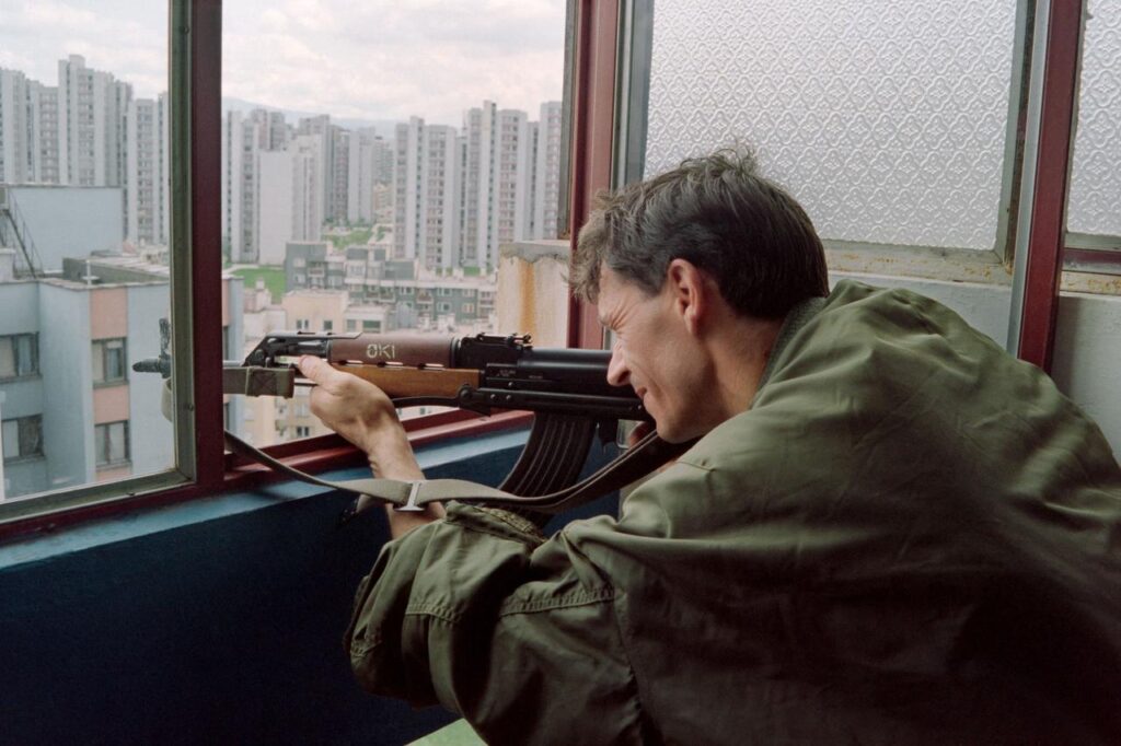 A Bosnian fighter shoots out of a window of a Sarajevo building during fighting on June 09, 1992. (AFP Photo)