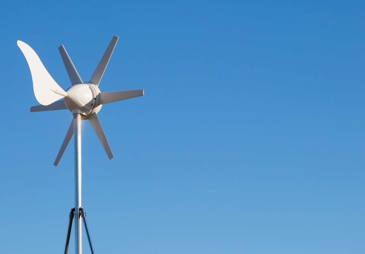 UK manufacturers set to benefit from eased planning rules for on-site wind turbines UK manufacturers set to benefit from eased planning rules for on-site wind turbines