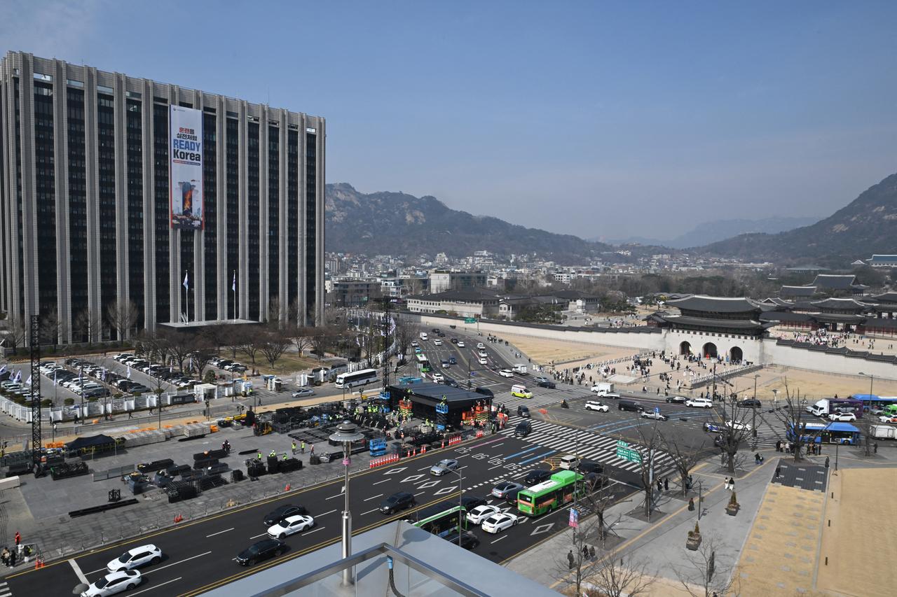Workers set up a stage for a BTS comeback concert in front of Gwanghwamun Gate in Seoul, South Korea, March 16, 2026. (AFP Photo)