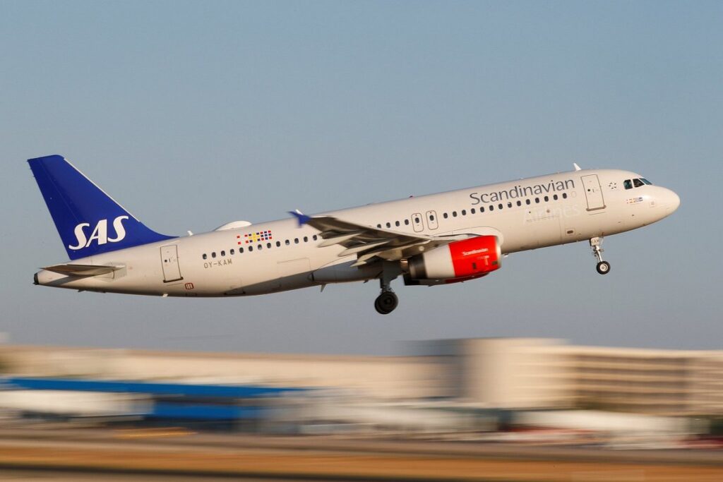 Scandinavian airline SAS returns to Latvia / Article Aviokompānijas "SAS" lidmašīna "Airbus A320-200"