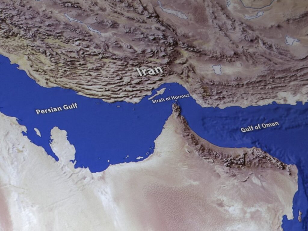 No plan to send Latvian forces to Gulf warzone / Article Persijas līci ar pasaules okeāniem savieno Hormuza šaurums, kurā kuģu kustība pašlaik ir praktiski a...