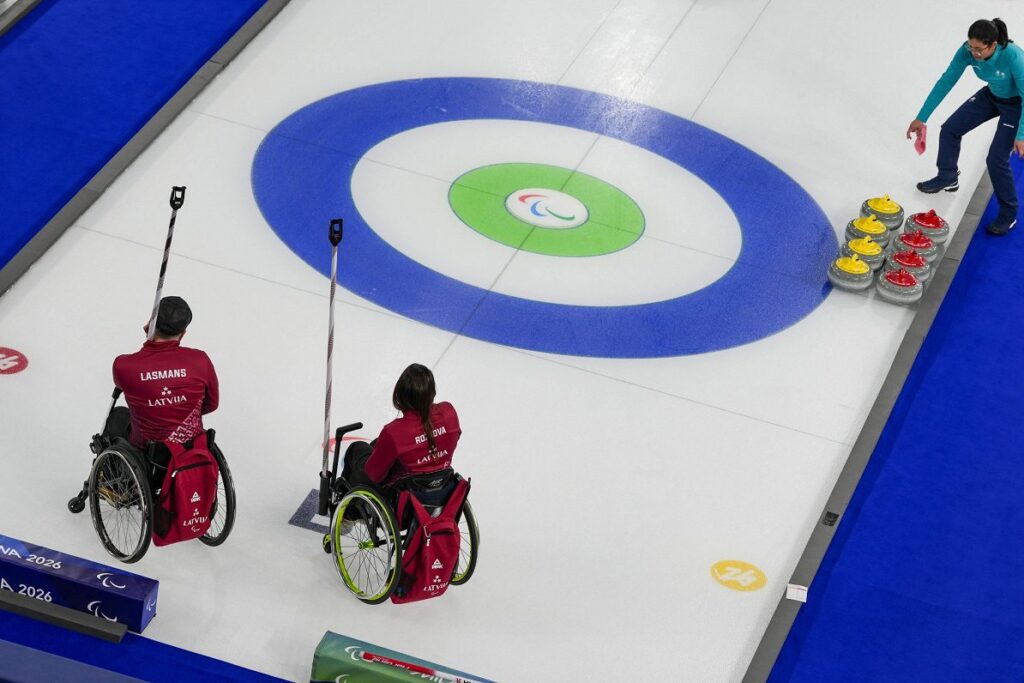 Latvia and USA will battle for bronze in Paralympic curling mixed doubles / Article Latviešu ratiņkērlingisti Agris Lasmans un Poļina Rožkova