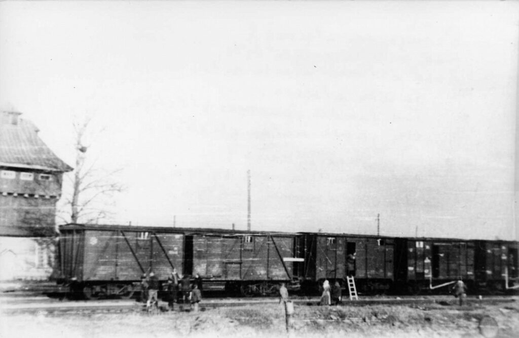 Latvia marks mass deportations of March 1949 / Article Iedzīvotāju deportācija Stendē. Stendes dzelzceļa stacija, 1949. gada 25. marts.