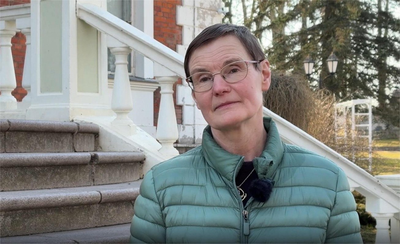 Attēlā Benita Štrausa
