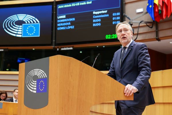 MEPs approve EU-US trade deal, but under safeguard conditions