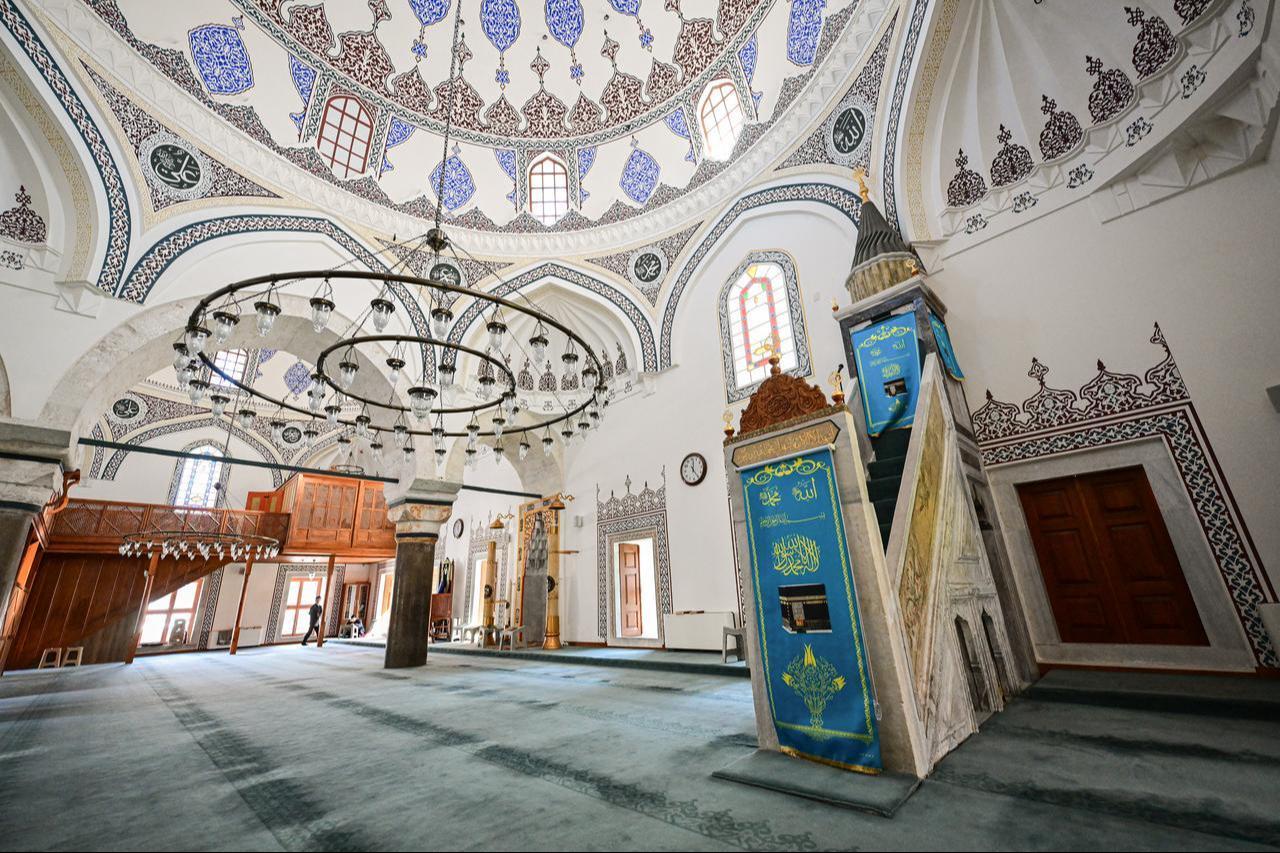 The minbar and dome interior of the Haseki Hürrem Sultan Mosque, the first work completed by Ottoman architect Mimar Sinan after becoming chief imperial architect, in the Fatih district of Istanbul, Türkiye, March 15, 2026. (AA Photo)