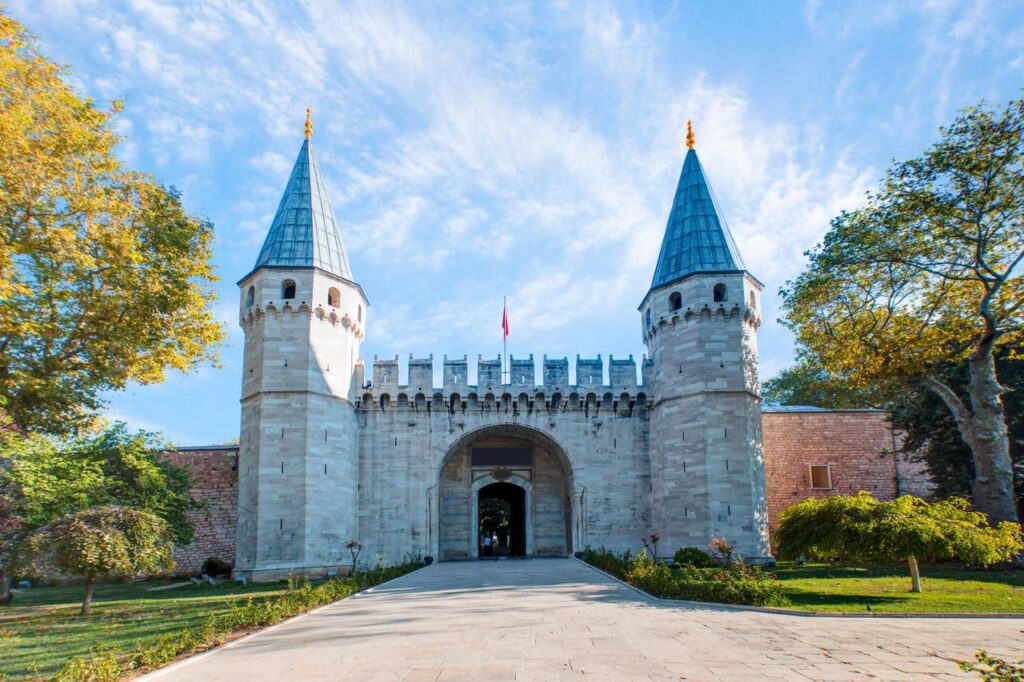The Gate of Salutation at Topkapi Palace in Istanbul, Türkiye. (Adobe Stock Photo)