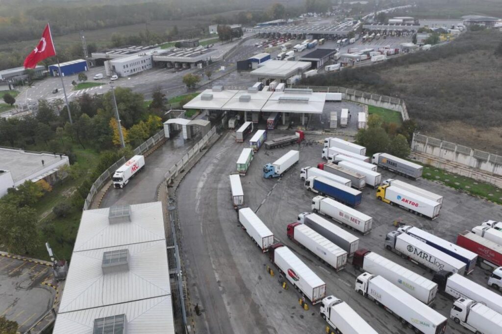 Trucks wait in line at Kapikule Customs Gate on the Türkiye–Bulgaria border in Edirne, Türkiye. (AA Photo)