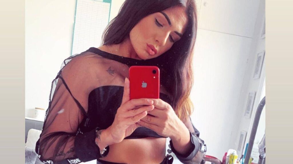 Prison officer had sex with rapist 40 times and tried to smuggle his sperm out of jail