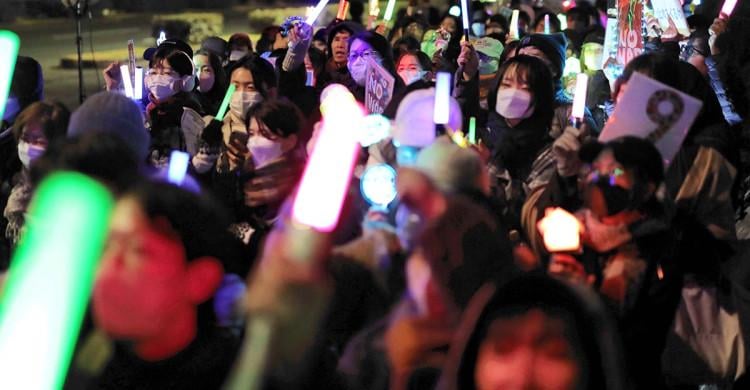 Prime Minister Takaichi's Constitutional Revision Opposed: 8,000 Gather in Front of Diet Building to Appeal for Peace, According to Organizers