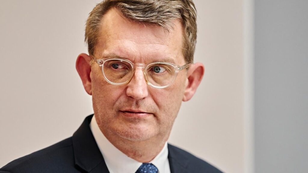 Last poll before the election: Liberals have a historically bad result