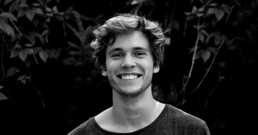 Psychological studies have shown that attractive people have higher life satisfaction than others. For men, there was a strong and direct effect of objective beauty on life satisfaction. For women, the effect was weaker and indirect, with self-esteem and emotional stability playing key roles.