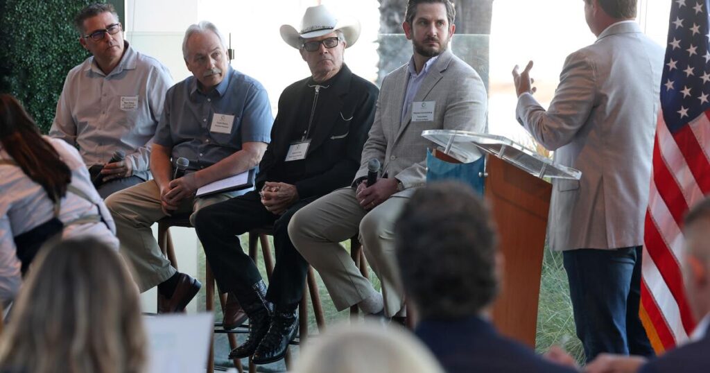Huntington Beach business leaders talk shop at mayor’s breakfast Huntington Beach business leaders talk shop at mayor's breakfast