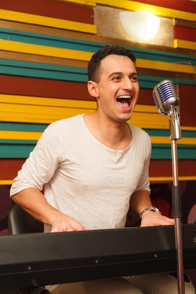 Man’s Quiet Pint In Pub Ruined By Some Cunt With Keyboard.