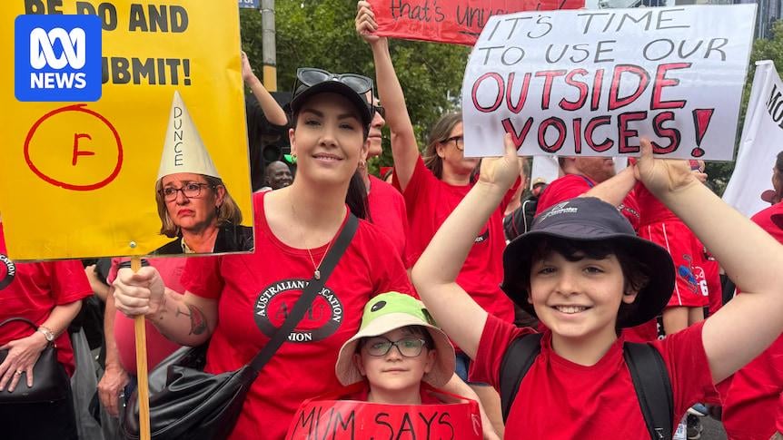 Tens of thousands of Victorian teachers and support staff out striking today - first strike in 13 years! ✊