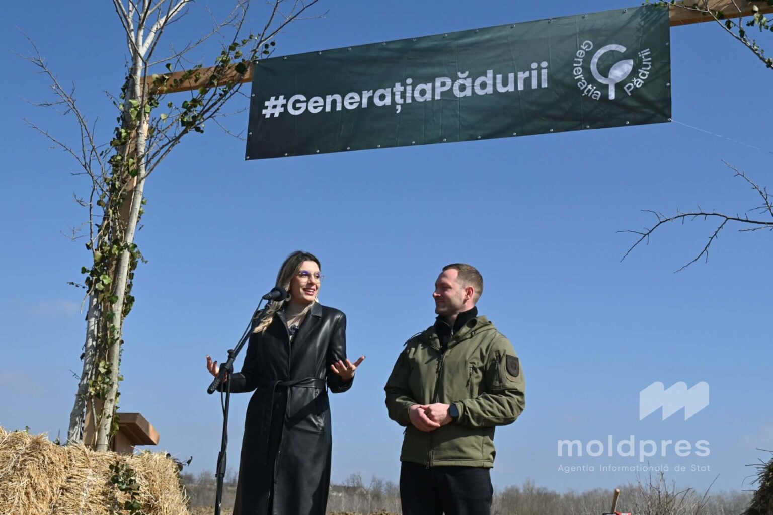Romania’s environment minister participates in afforestation campaign in central Moldova
