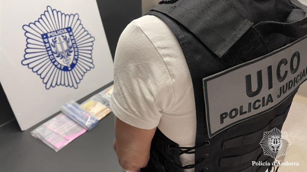 The Police dismantles a flat in Encamp where prostitution was practiced and fines a customer