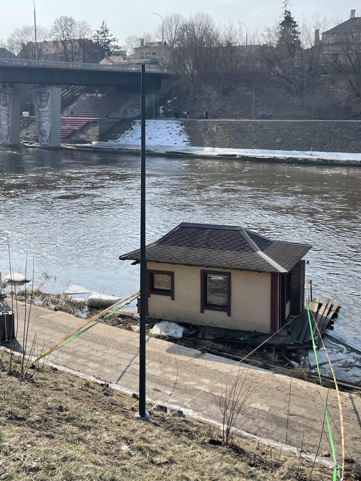 “Floating house” is parked now :)