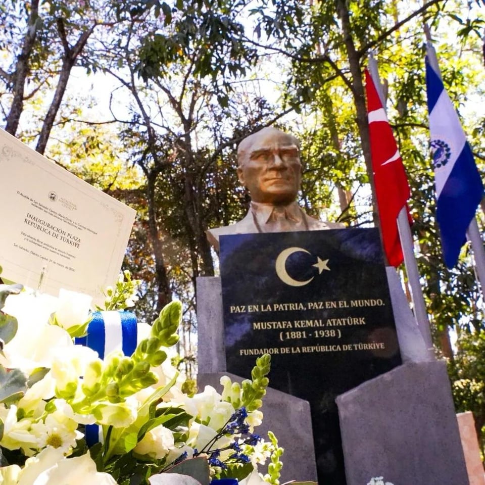 Atatürk bust in the "Türkiye Park" opened today in El Salvador