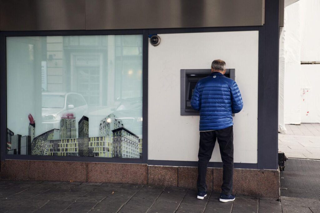 Sweden Tells Citizens to Hold Cash in Case of War or Crisis