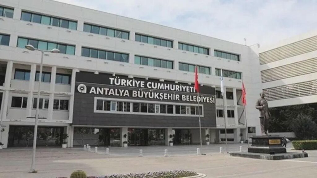In the Antalya Metropolitan case, the confessor admitted that he lied and asked for forgiveness from the people he said he received money from.
