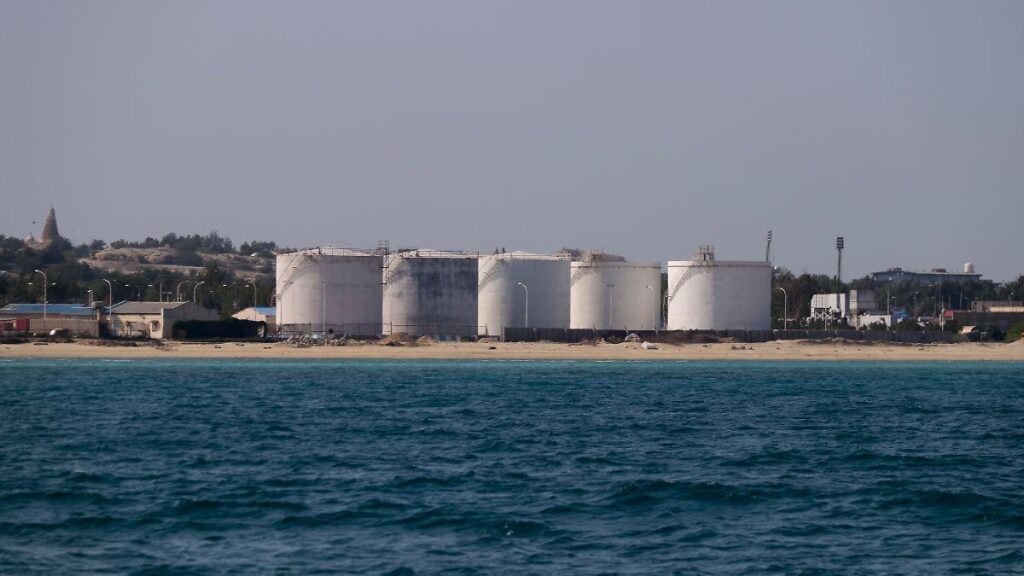 Trump attacks military targets on Iranian oil island Kharg