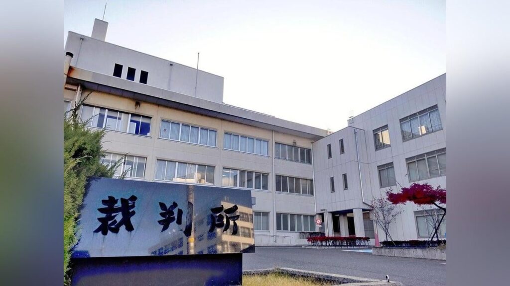 39 year old male doctor sentenced to 6 months in prison for exposing his lower body on a Shinkansen train. The doctor has been repeatedly exposing his lower body in Shinkansen since a university student and being arrested. Judge  advised him to continue to receive psychiatric counseling