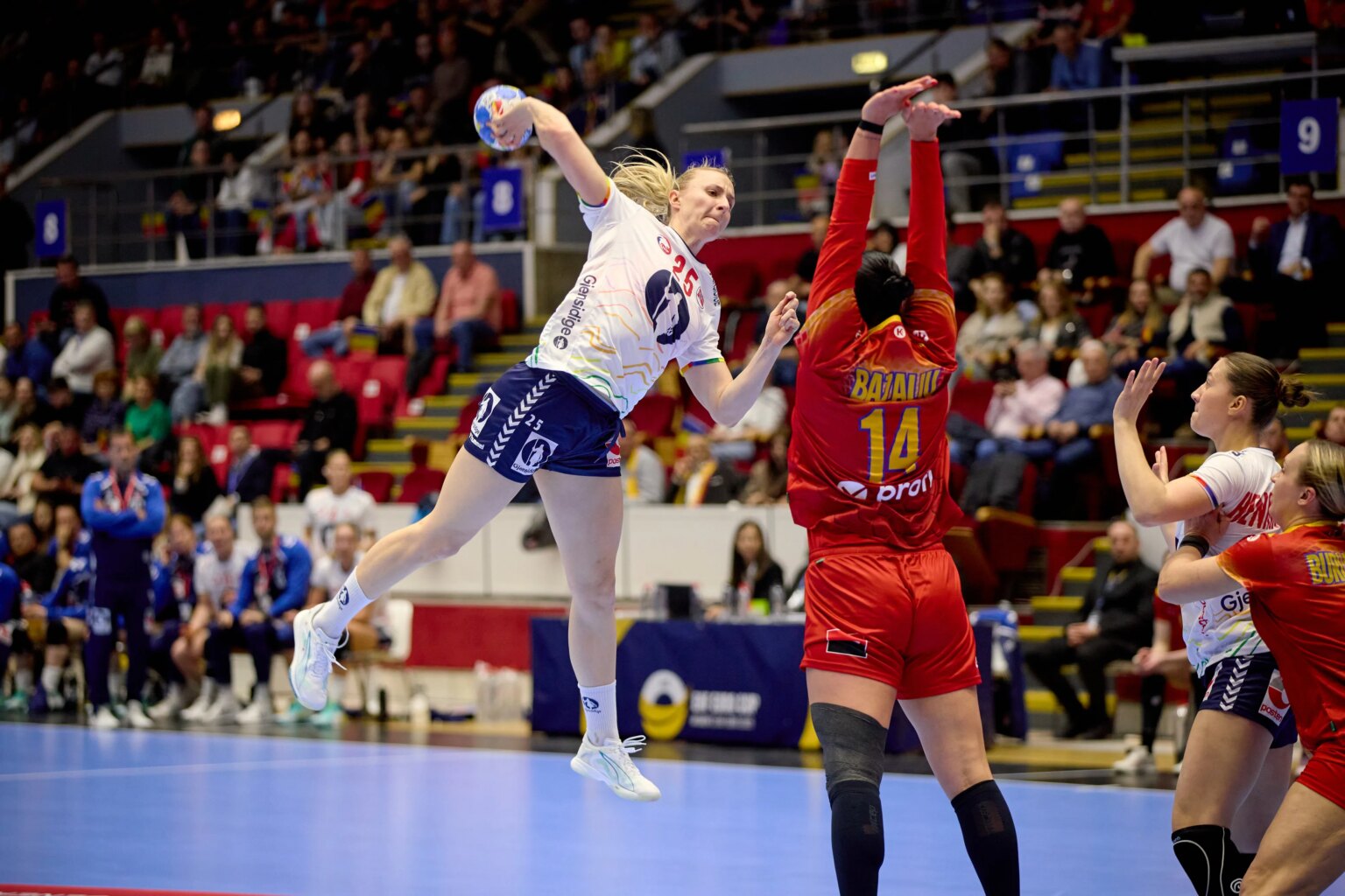Poland remain in EHF EURO Cup semi-final race, big defeat for Romania