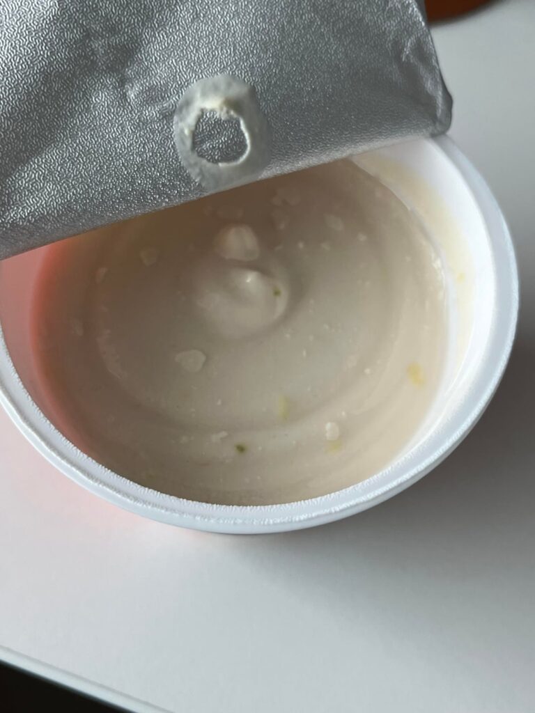 Does this Valio Profeel curd cream have such green dots in it?