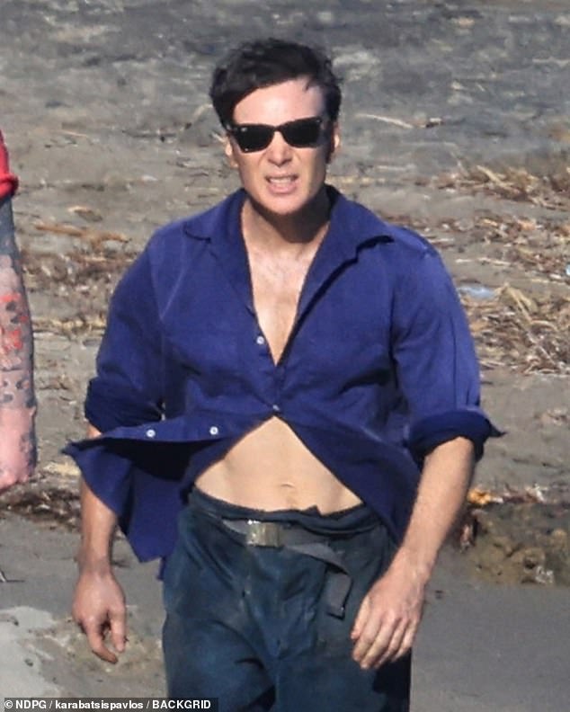 Cillian also flashed his abs while wearing a blue buttoned shirt with the sleeves rolled up