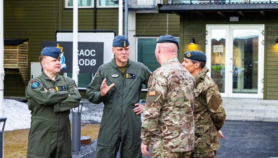 Sjef Luftforsvaret, generalmajor Øivind Gunnerud, og Sjef CAOC, ganeralmajor Tron Strand tar i mot besøk av britiske Air Chief Marshal, Sir Harvey Smyth og air commodore Christopher Snaith utenfor CAOC Bodø i forbindelse med Cold Response 26.