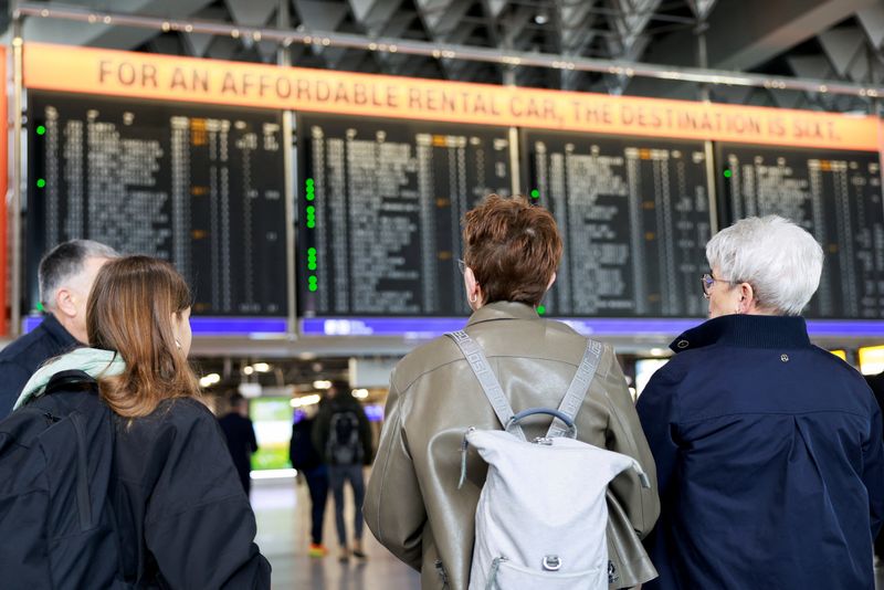 Germany's Verdi union clinches pay deal for Lufthansa City Airlines staff