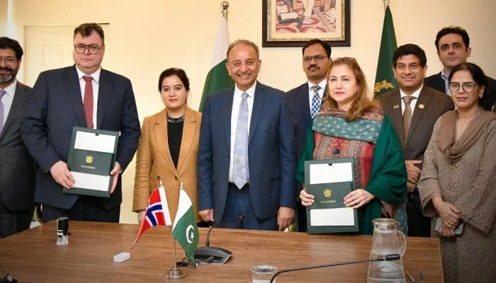 Climate Change Minister Musadik Malik (centre) pose for a photo with Pakistani and Norwegian officials after the two countries signed Pakistan’s first carbon market deal at the Ministry of Climate Change and Environmental Coordination, Islamabad, April 1, 2026. — X/@ClimateChangePK