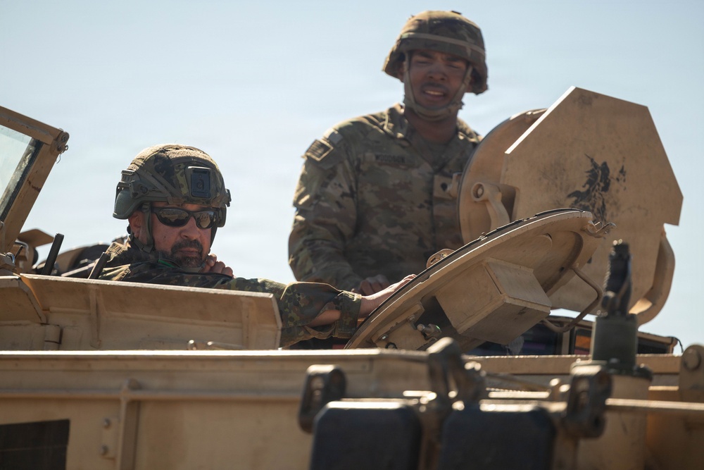 DVIDS – News – German soldier receives Abrams tank familiarization during partner training in Lithuania 1-12 Cav trade knowledge with NATO partner on M1A2 Abrams