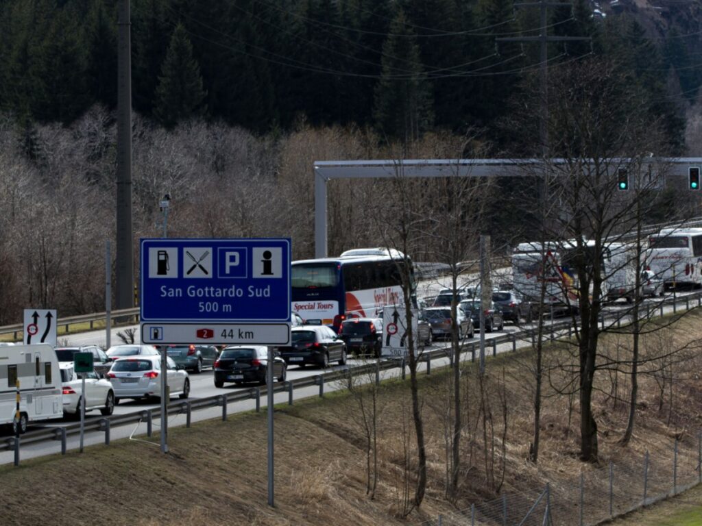 Gotthard tunnel see traffic logjam at end of Easter break