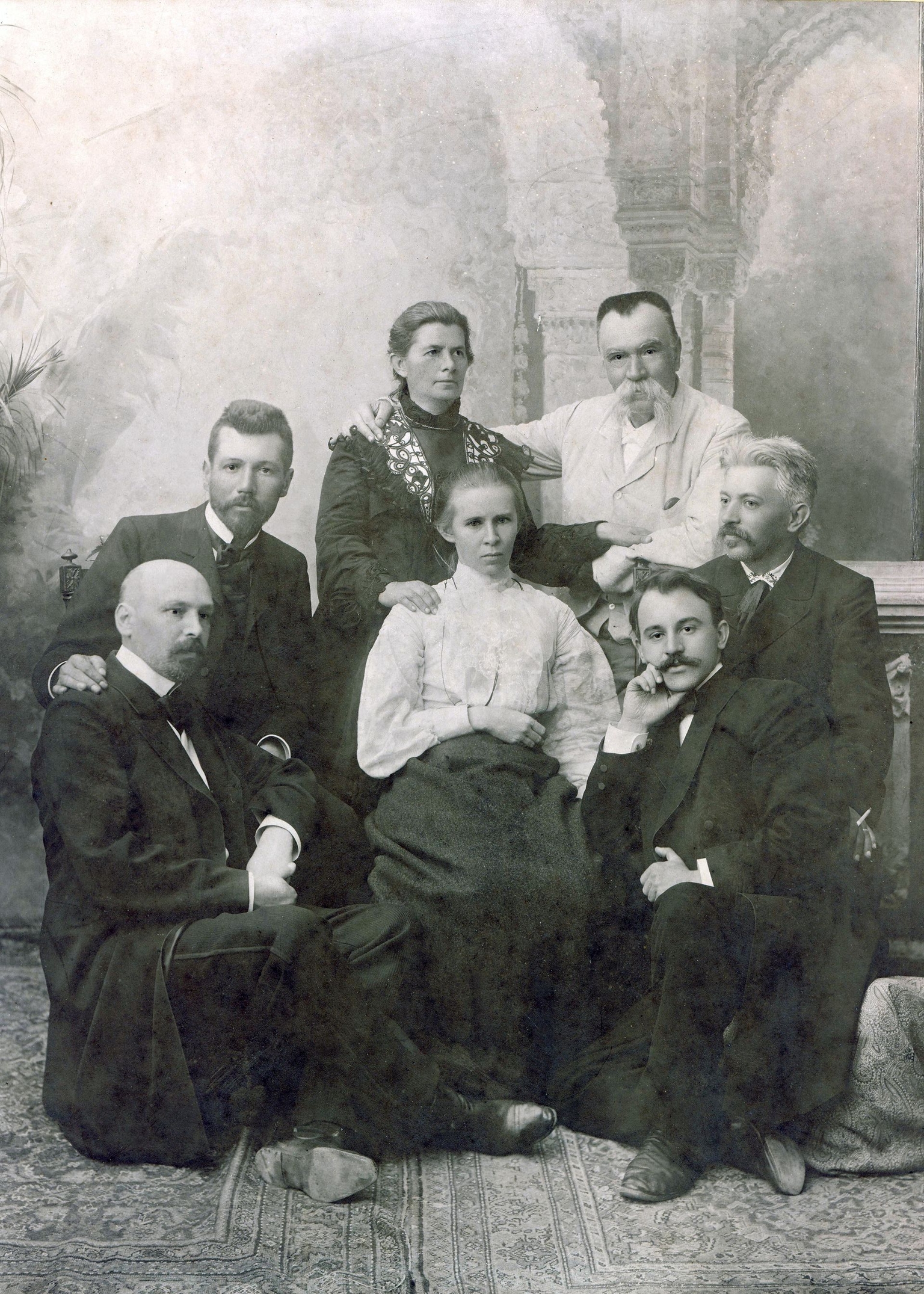 Poltava, 1903: Iconic photo of Kotsiubynsky, Stefanyk, Pchilka, Ukrainka, Starytsky, Khotkevych, and Samiilenko.