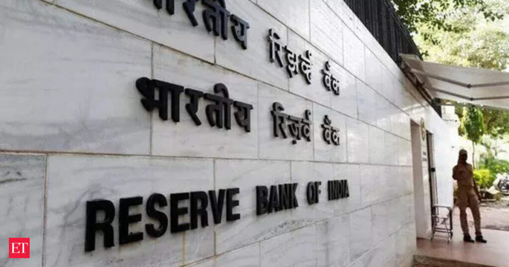 Economists see prolonged rate pause; hike risks hinge on oil, geopolitics