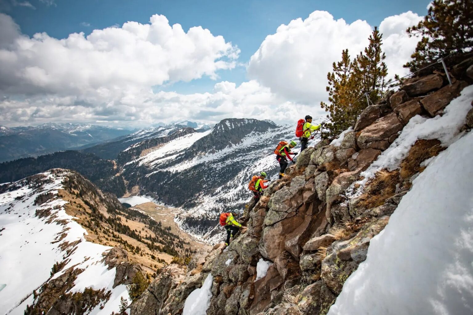 Italian Mountains See 528 Fatal Accidents & Rising Number of Mountain Rescues in 2025