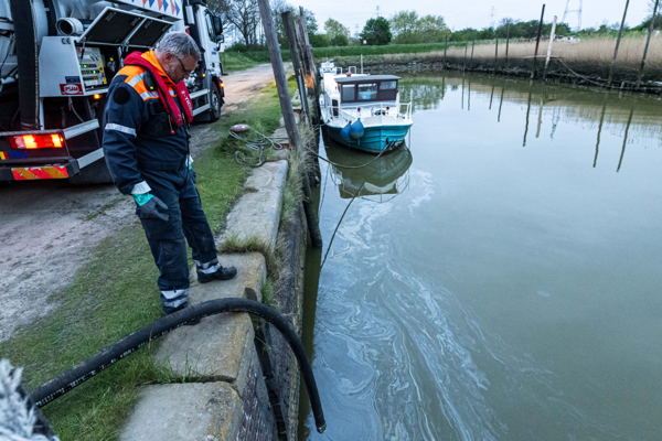 Concerns for environment as oil spill clean-up continues at Port of Antwerp
