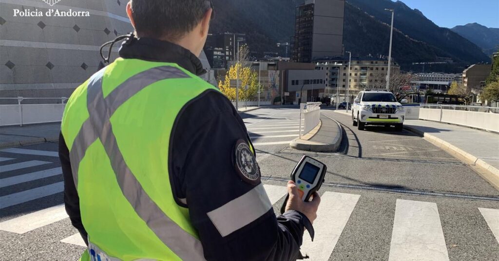 The police arrest 33 people during more than 700 controls