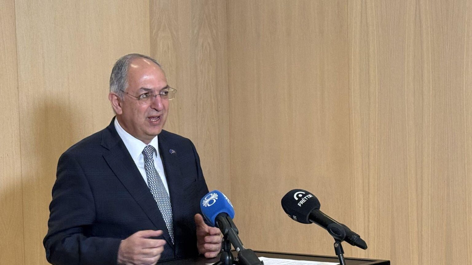 "Joining the European Union would create stability" - Vísir