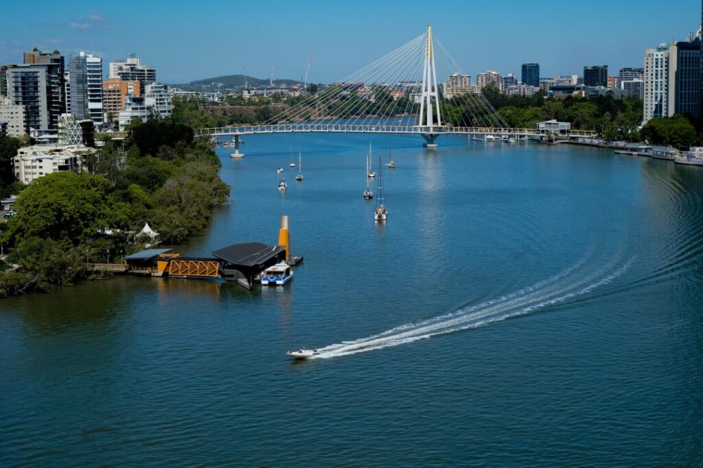 A couple photos of the Brisbane river looking very beautiful in the sun