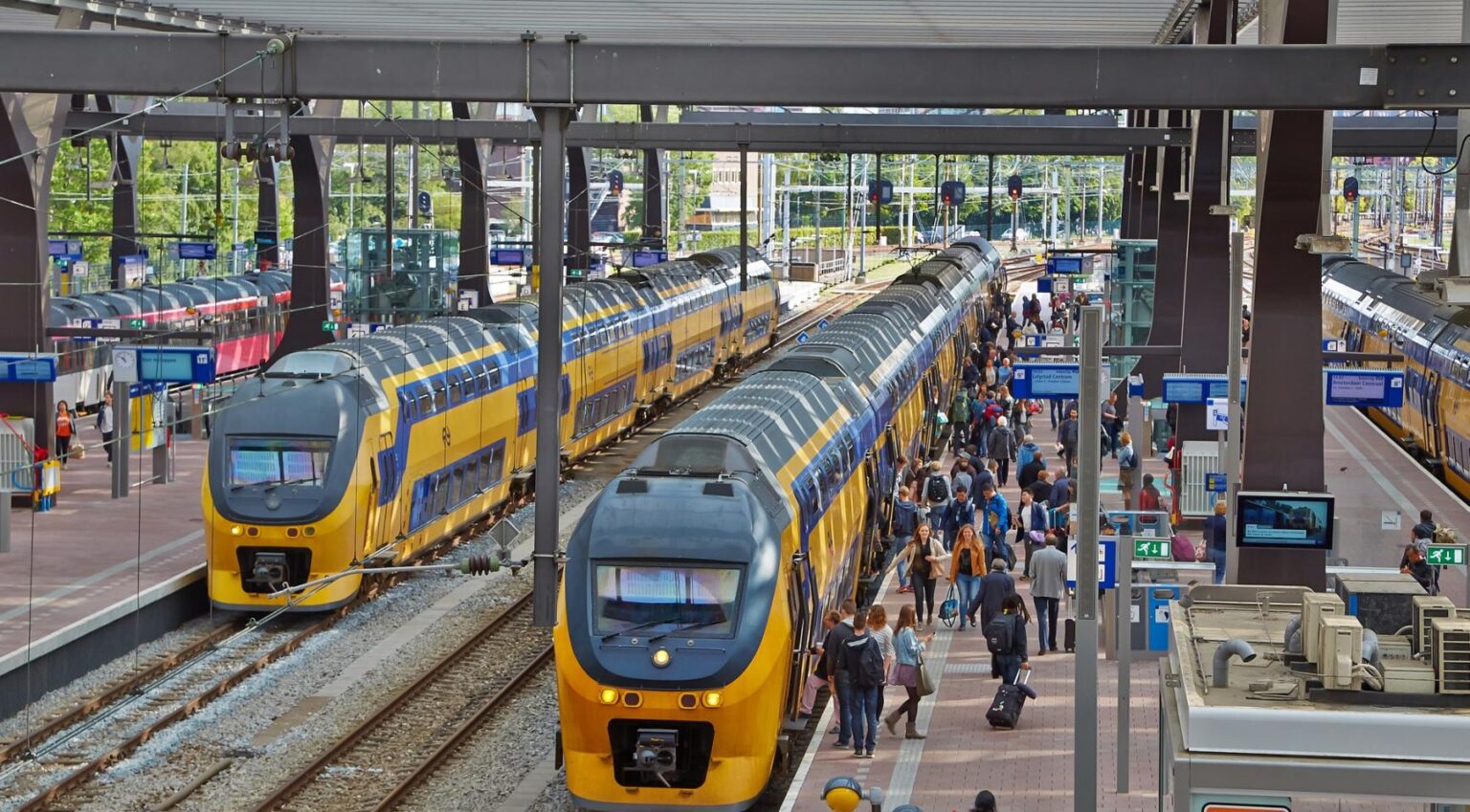 [Dutch] Gov't considering temporary cut to public transport fares against high fuel prices
