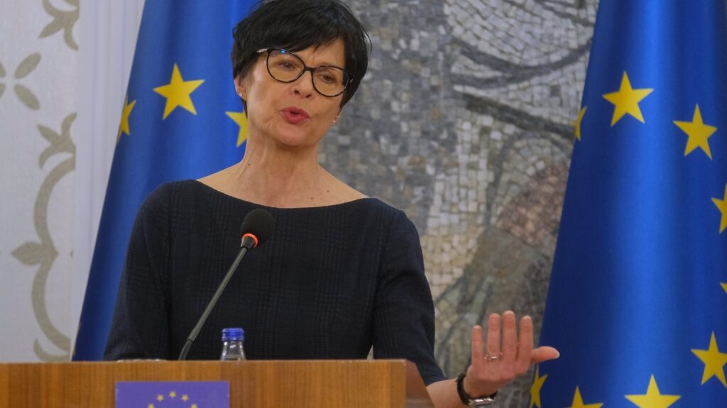 EU says Serbia could lose access to a billion euros over democratic backsliding