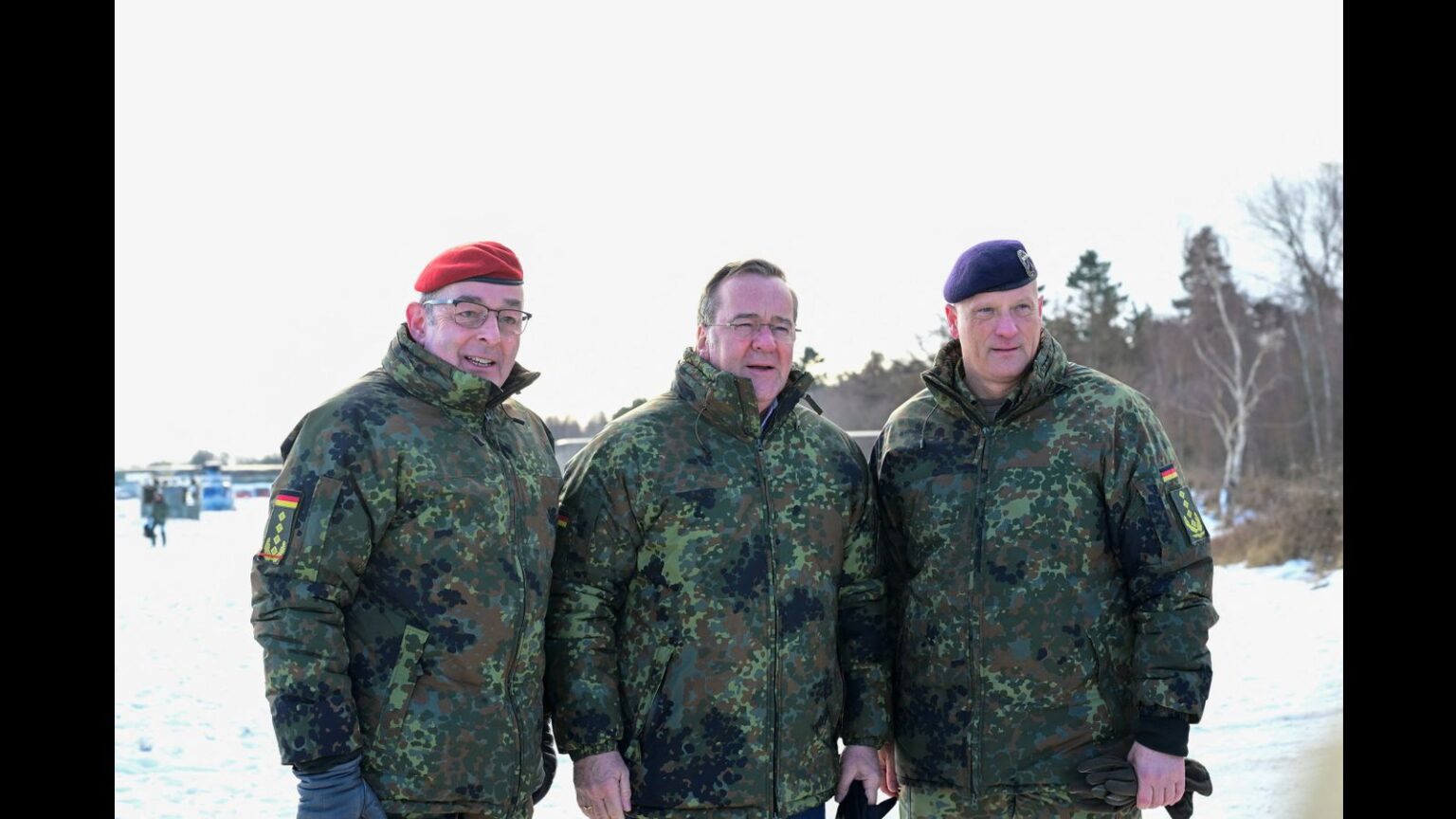 German defence minister presents new military strategy: Berlin prepares for major war against Russia German defence minister presents new military strategy: Berlin prepares for major war against Russia