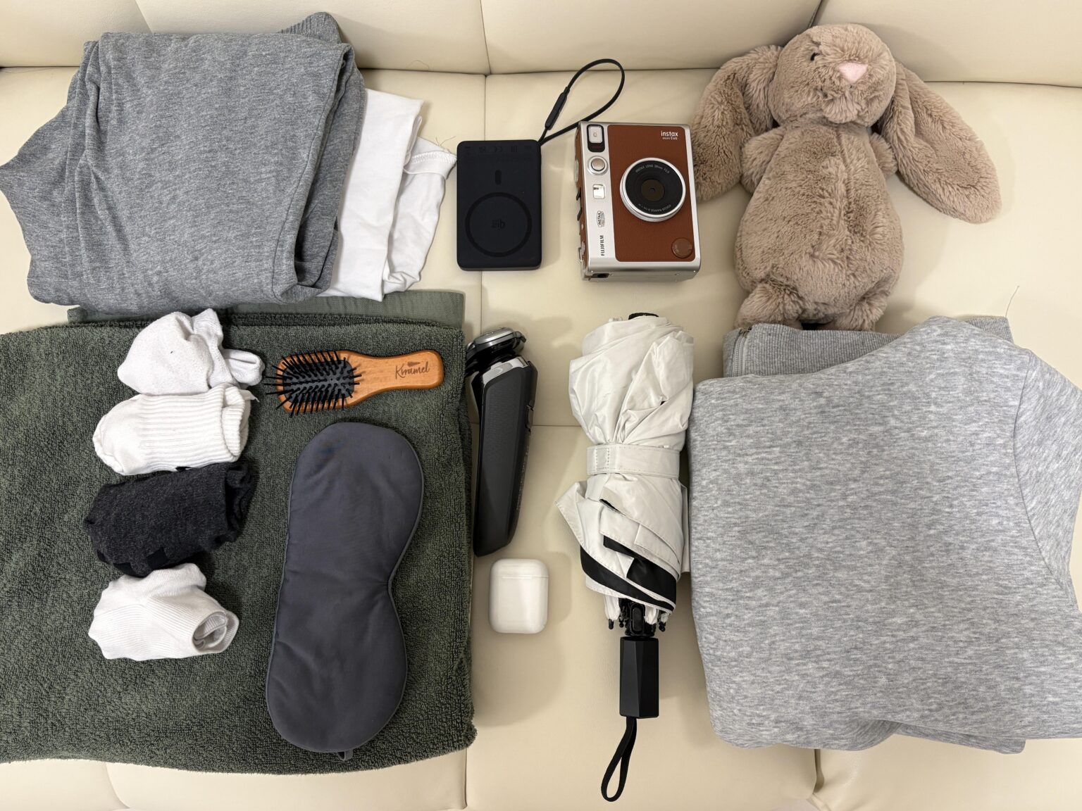 Weekend trip carry, everything in one packing cube Weekend trip carry, everything in one packing cube