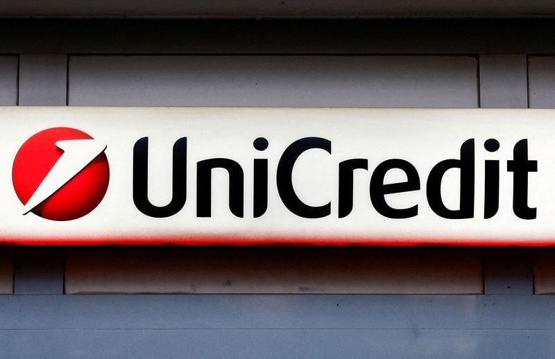 Italy wary of headquarters issue in UniCredit-Commerzbank talks - sources