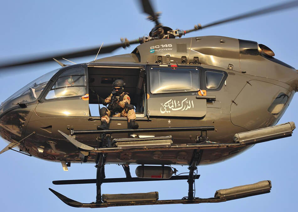 Miembro las fuerzas especiales de la Dirección General de Vigilancia Territorial (DGST) de Marruecos en helicóptero militar - PHOTO/@DGSN_MAROC